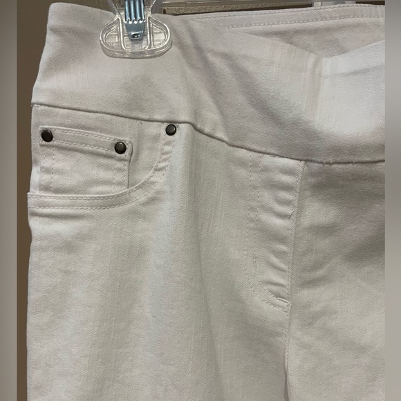 White Ruby Rd pull on jeans. Tapered leg 4P - Picture 4 of 5